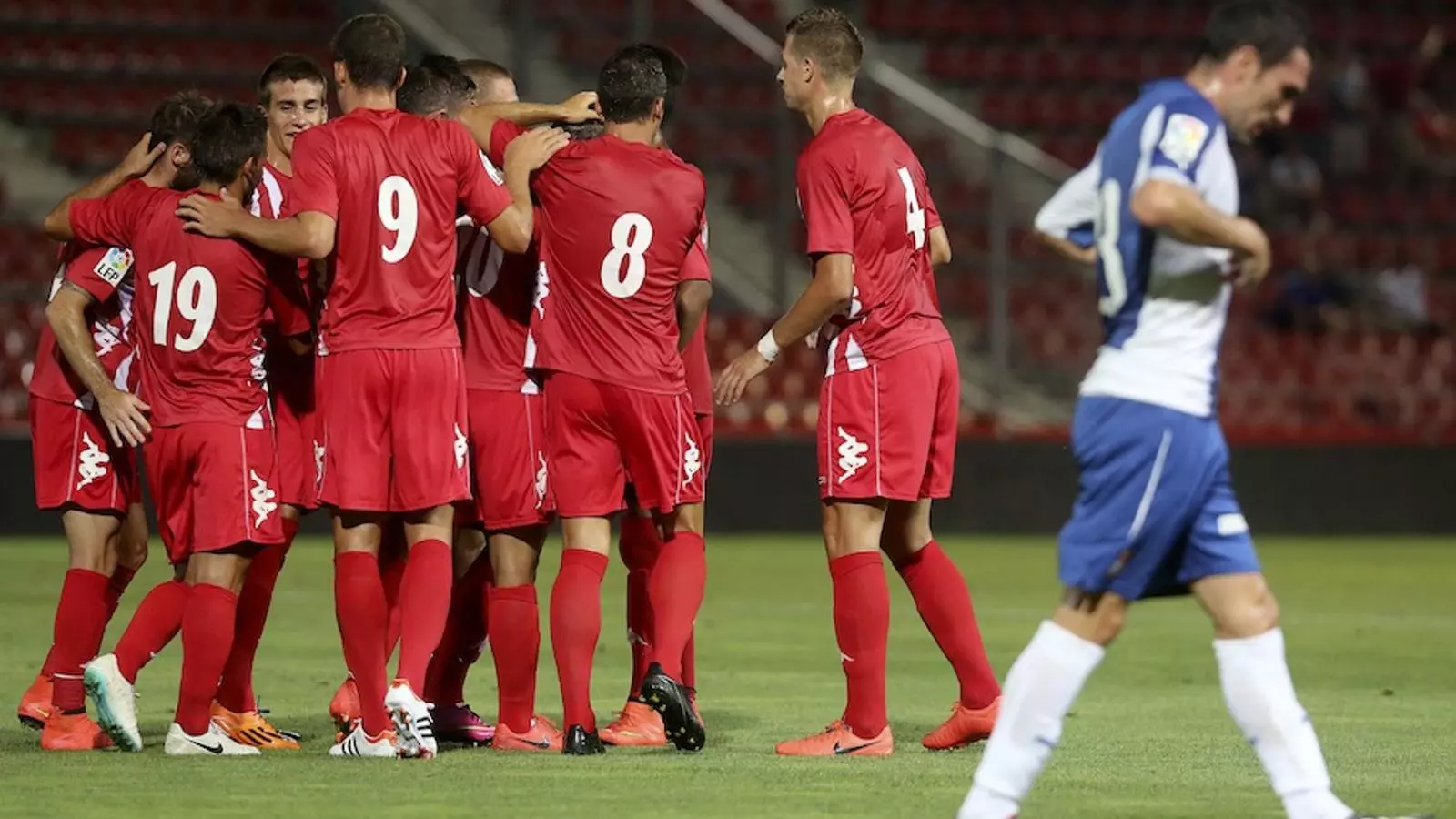 Els jugadors del Girona celebren el gol de Jandro / DAVID BORRAT