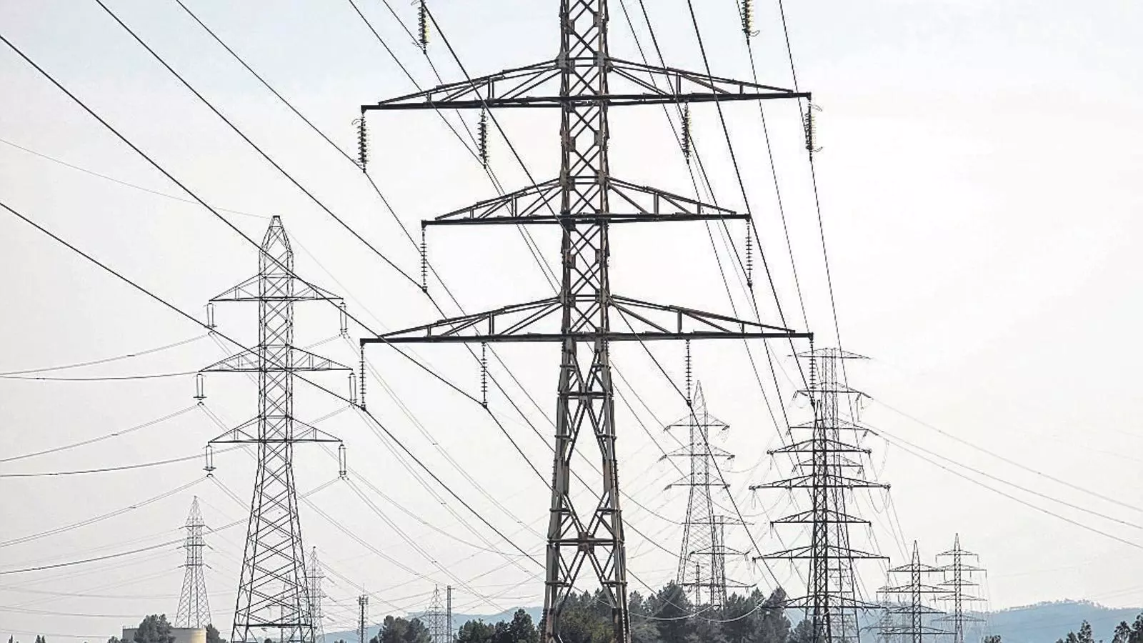 L'acord permetrà que 790 empreses basques es puguin estalviar un 43% en la factura de la llum.