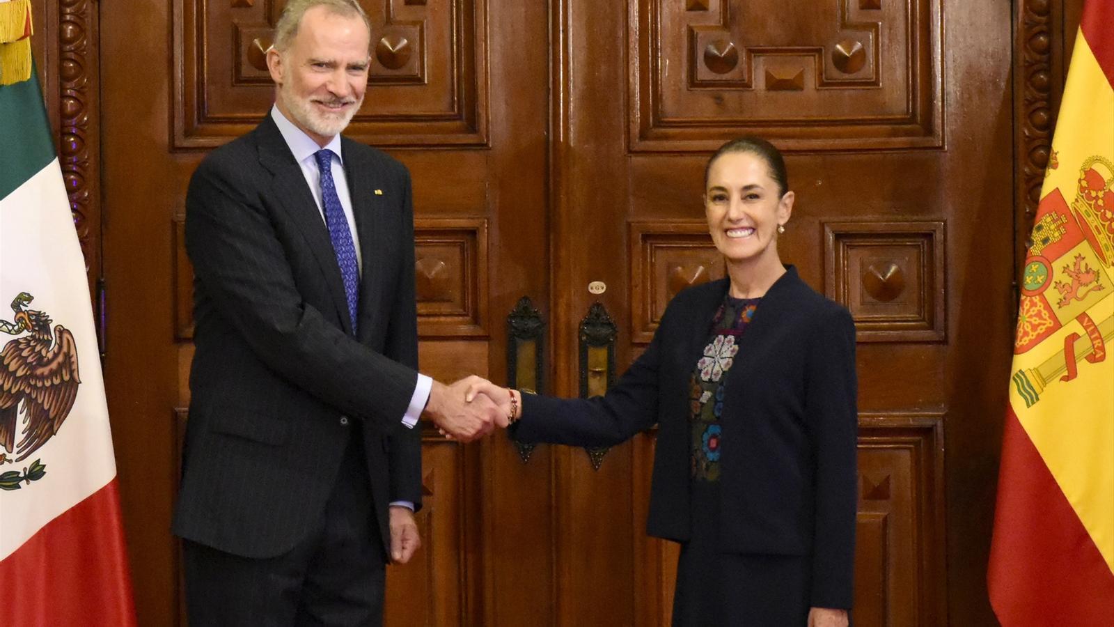 The Mexican president, Claudia Sheinbaum, received the Spanish king, Felipe VI, at the National Palace of Mexico, on June 25 of this year.