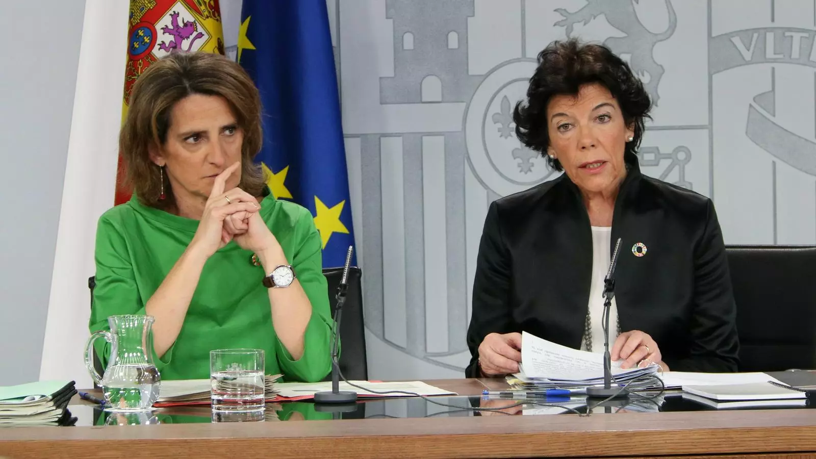 La ministra de Transició Ecològica, Teresa Ribera, i la portaveu del govern espanyol, Isabel Celáa, a la roda de premsa posterior al Consell de Ministres, per presentar l'avantprojecte de llei del Canvi Climàtic.