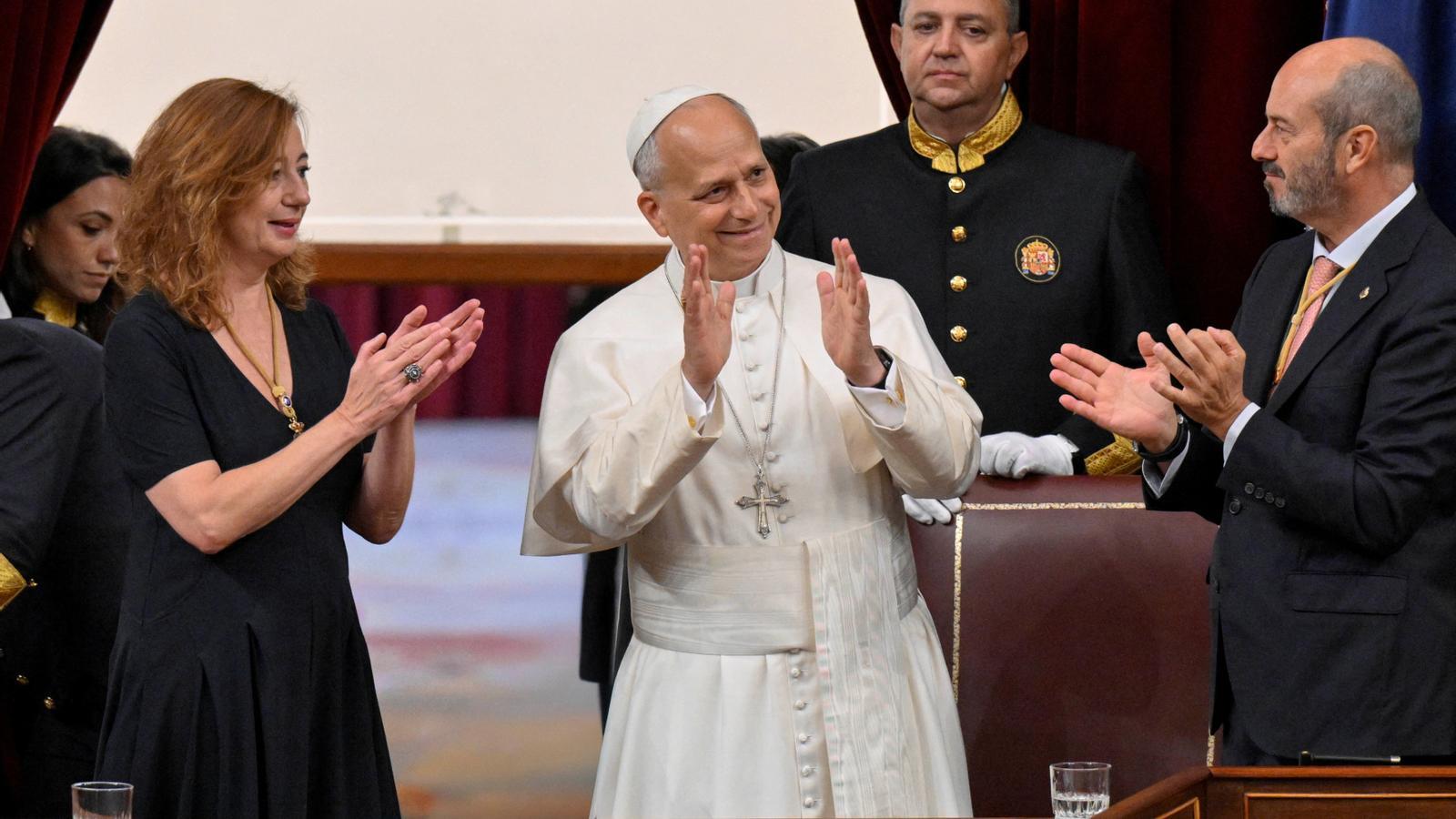 Pope Leo XIV is applauded at the end of his speech during his visit to the Spanish Courts, next to Francina Armengol, president of the Congress of Deputies of Spain and Pedro Rollan, president of the Senate