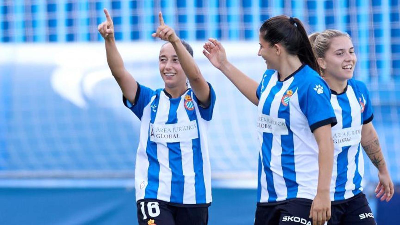 Paula Gutiérrez celebra uno de sus goles con el Espanyol contra el Madrid CFF