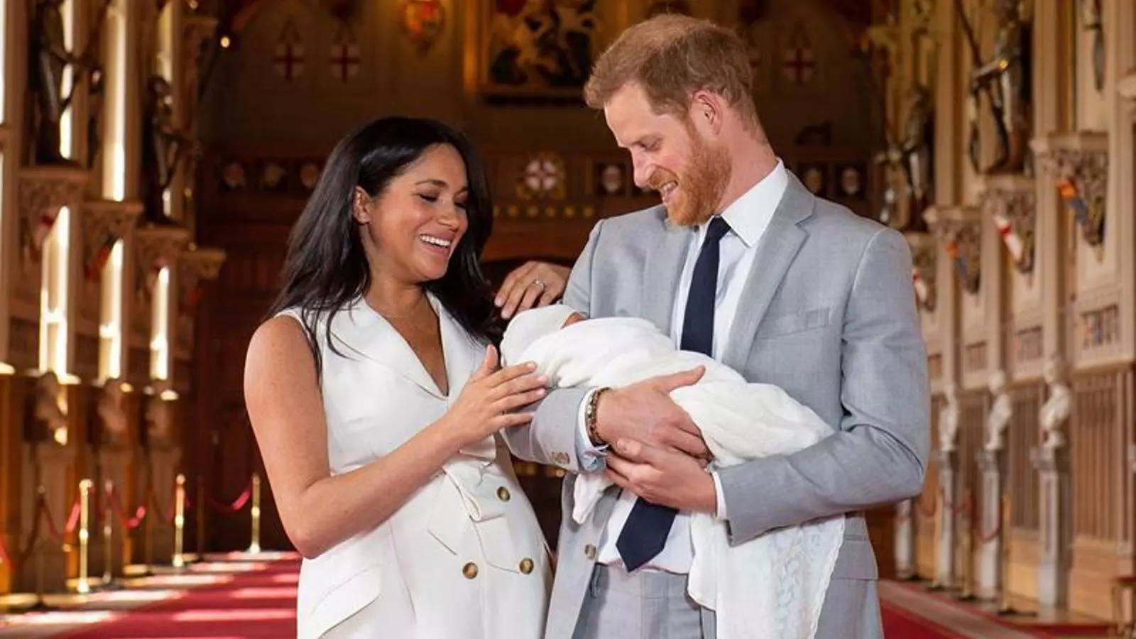 El príncep Enric i la duquessa de Sussex, al castell de Windsor amb el seu primer fill, Archie Harrison Mountbatten-Windsor