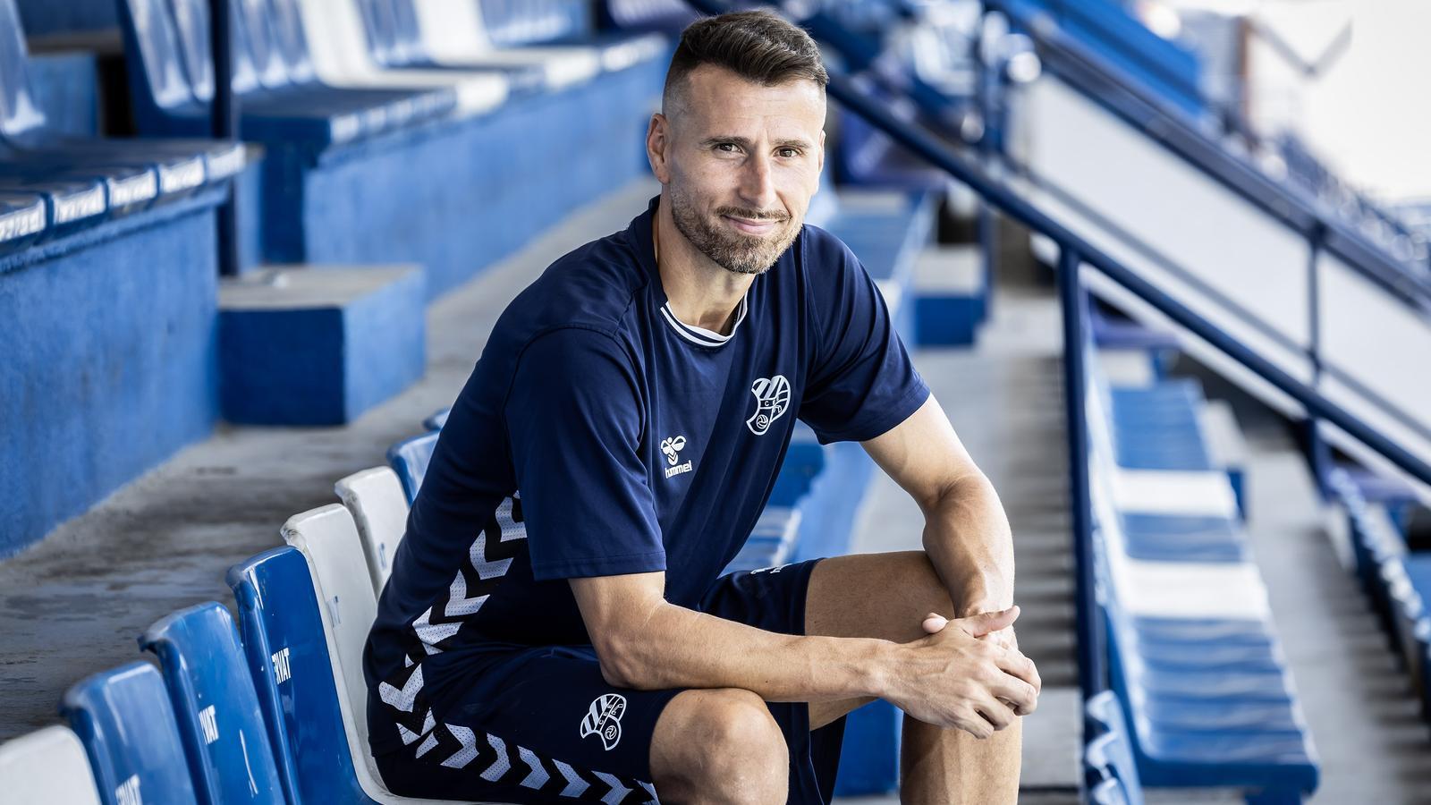 Àlex Cano, capitán del CE Europa, en el Nou Sardenya