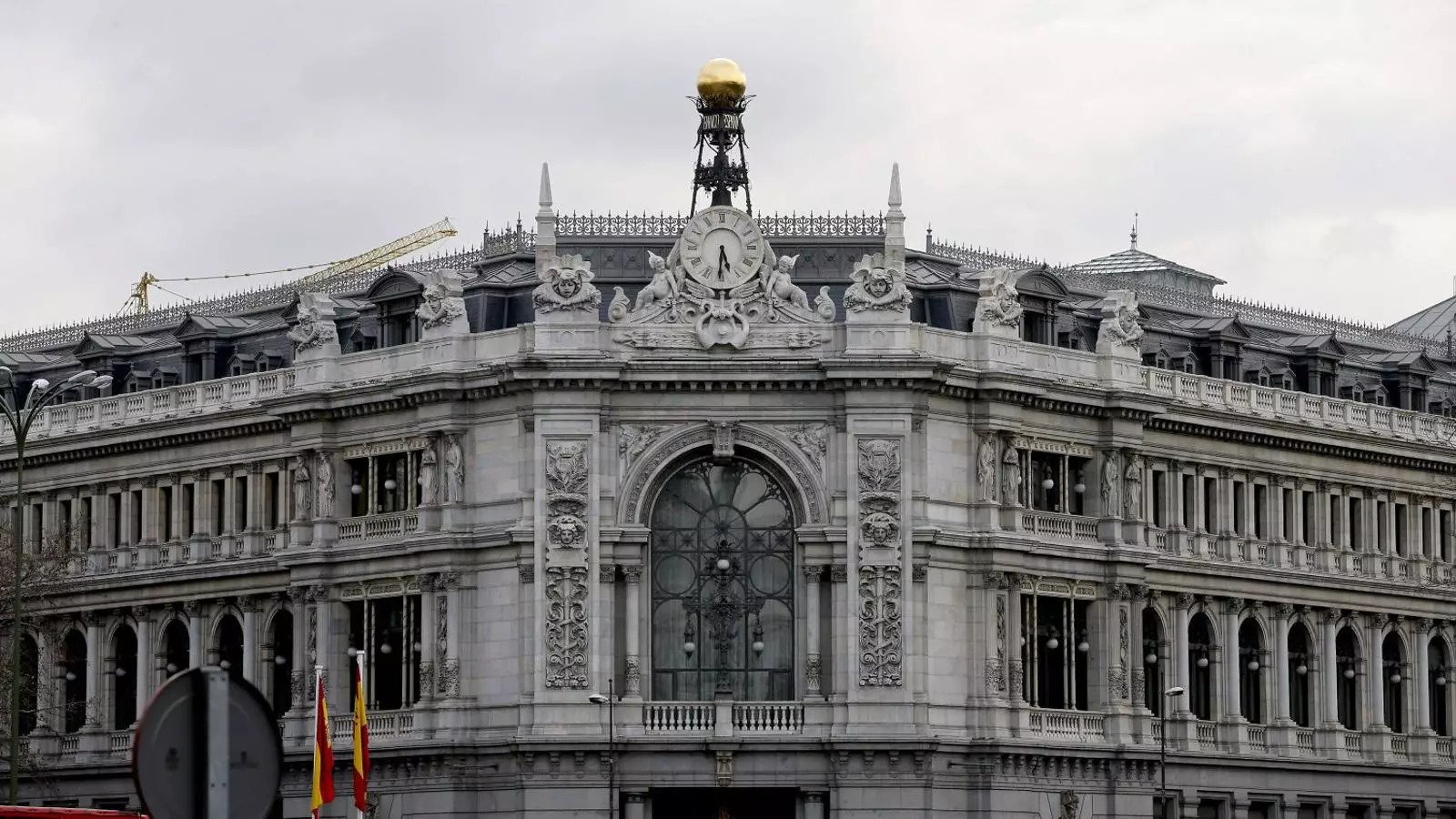 Imatge de la façana principal de l’edifici del Banc d’Espanya, a Madrid.