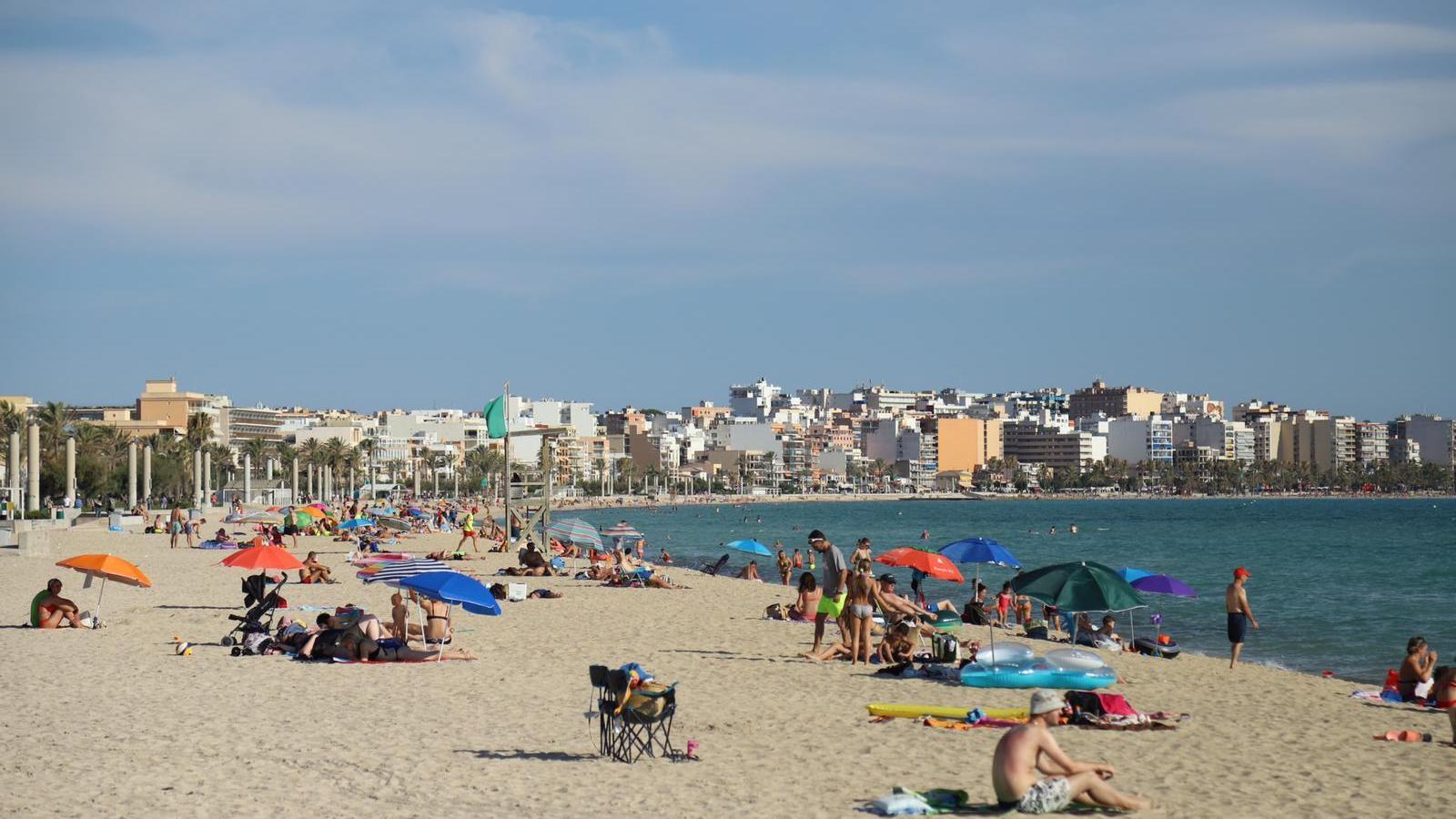 Turistes a la Platja de Palma.