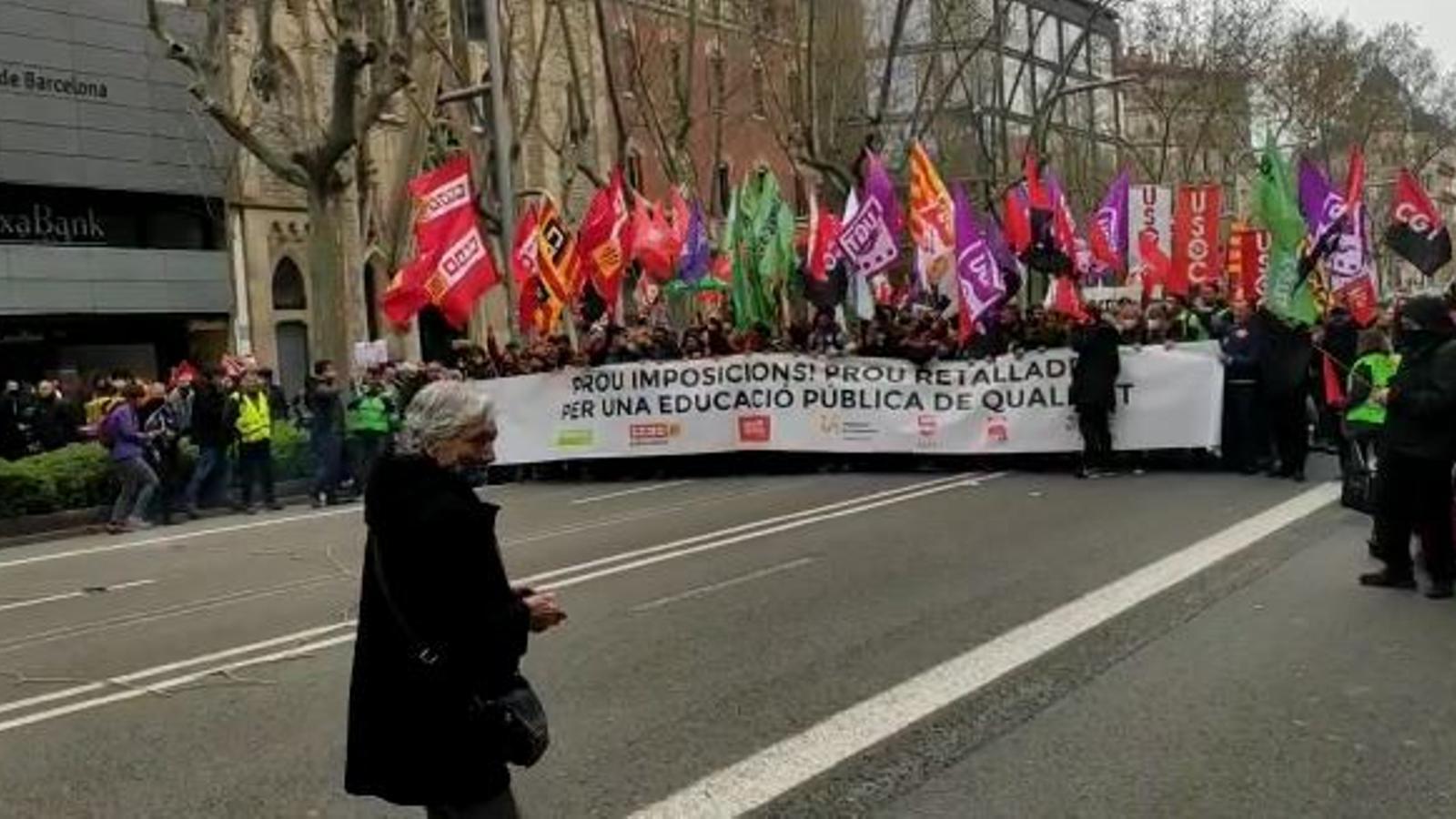 Capçalera de la manifestació de docents a Barcelona