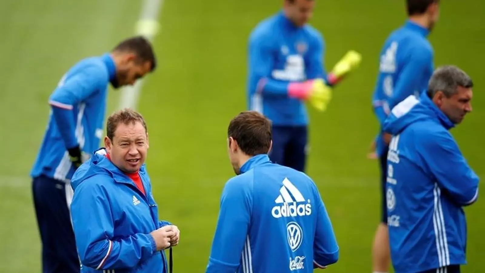 El tècnic Leonid Slutsky, durant la sessió d'entrenament de la selecció russa
