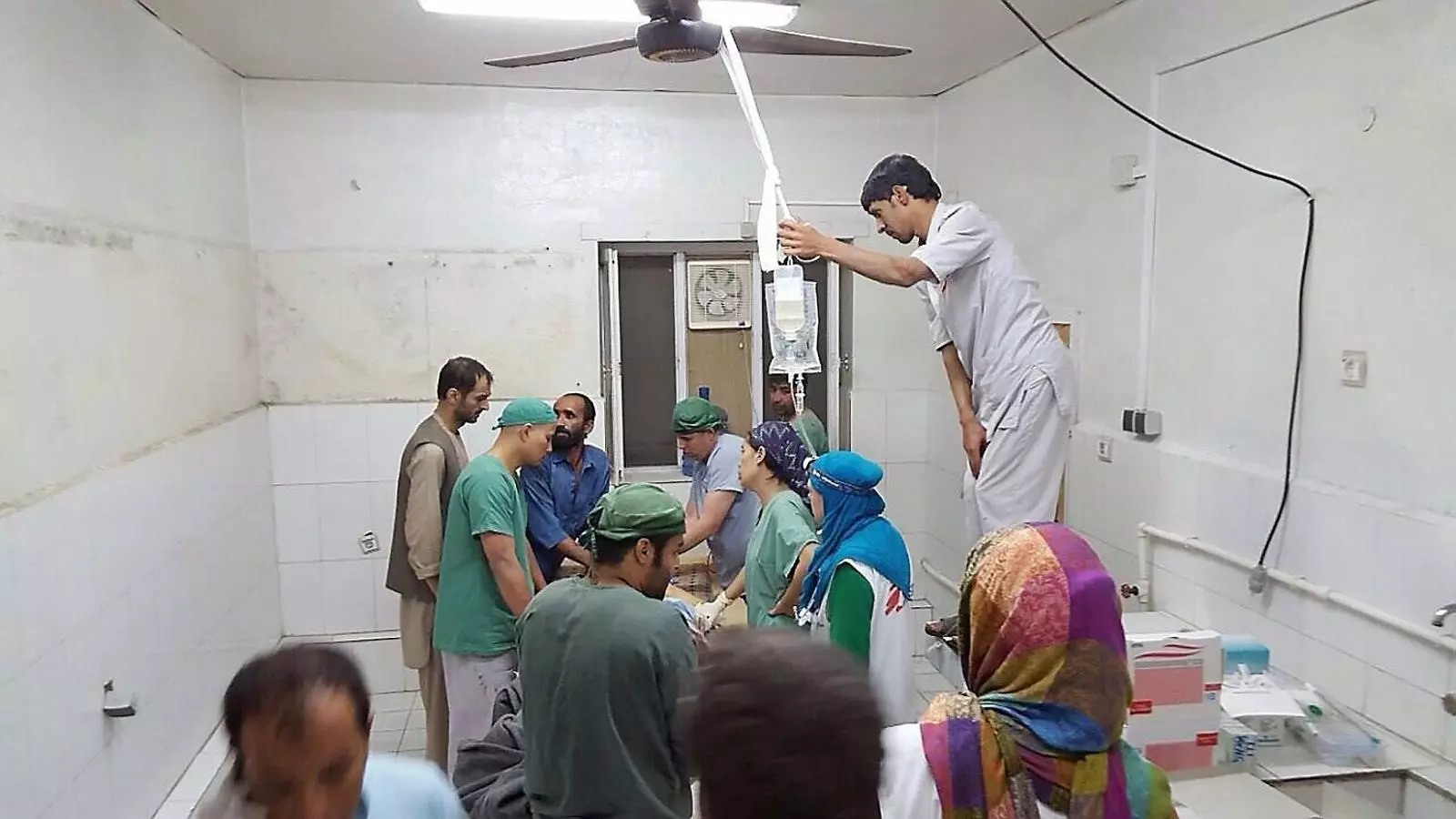 Un dels quiròfans de l’hospital de Kunduz, atacat el dissabte 3 d’octubre pels Estats Units.