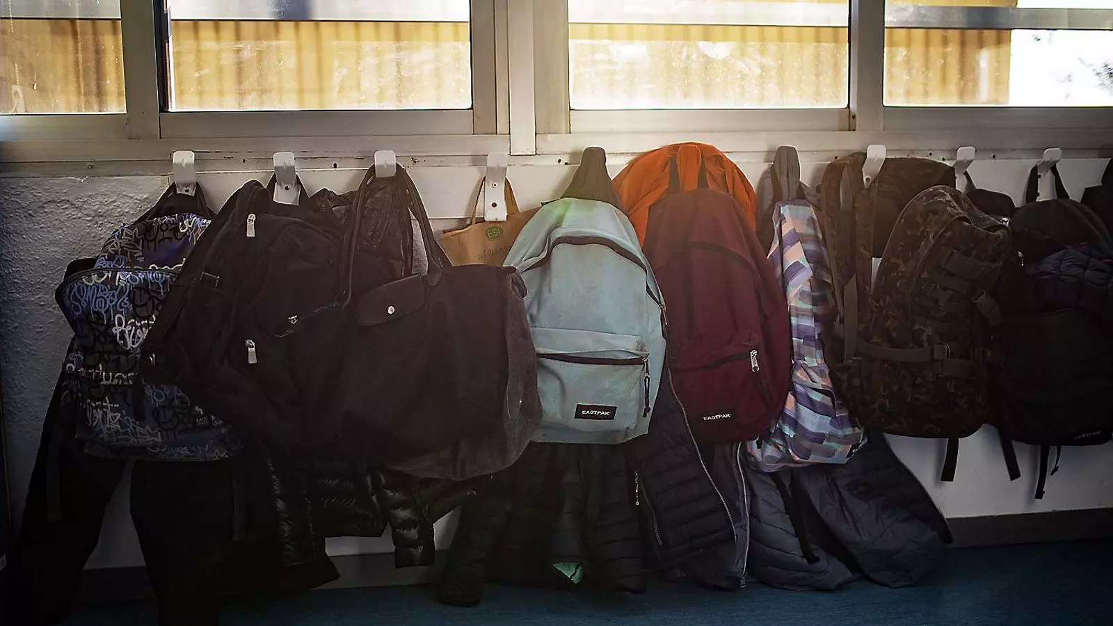 Penjadors d’una escola de Barcelona en una imatge d’arxiu.