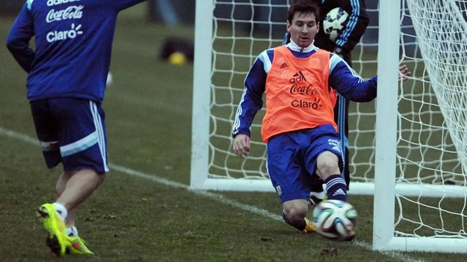 Leo Messi, durant un entrenament amb la selecció de l'Argentina / AFA
