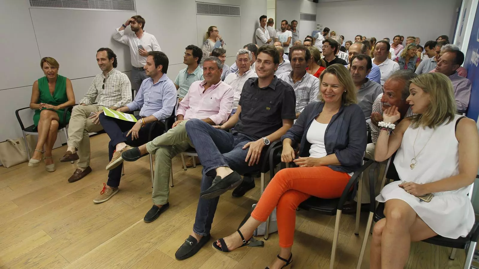 La sala de premsa del PP s'ha omplert per acollir el Comitè Executiu del partit.