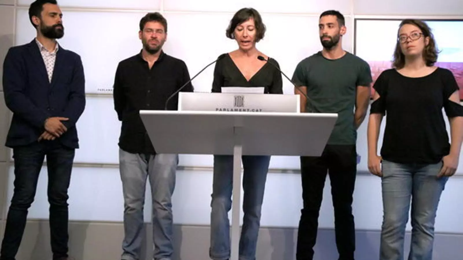 La portaveu d'Xnet, Simona Levi, en roda de premsa al Parlament