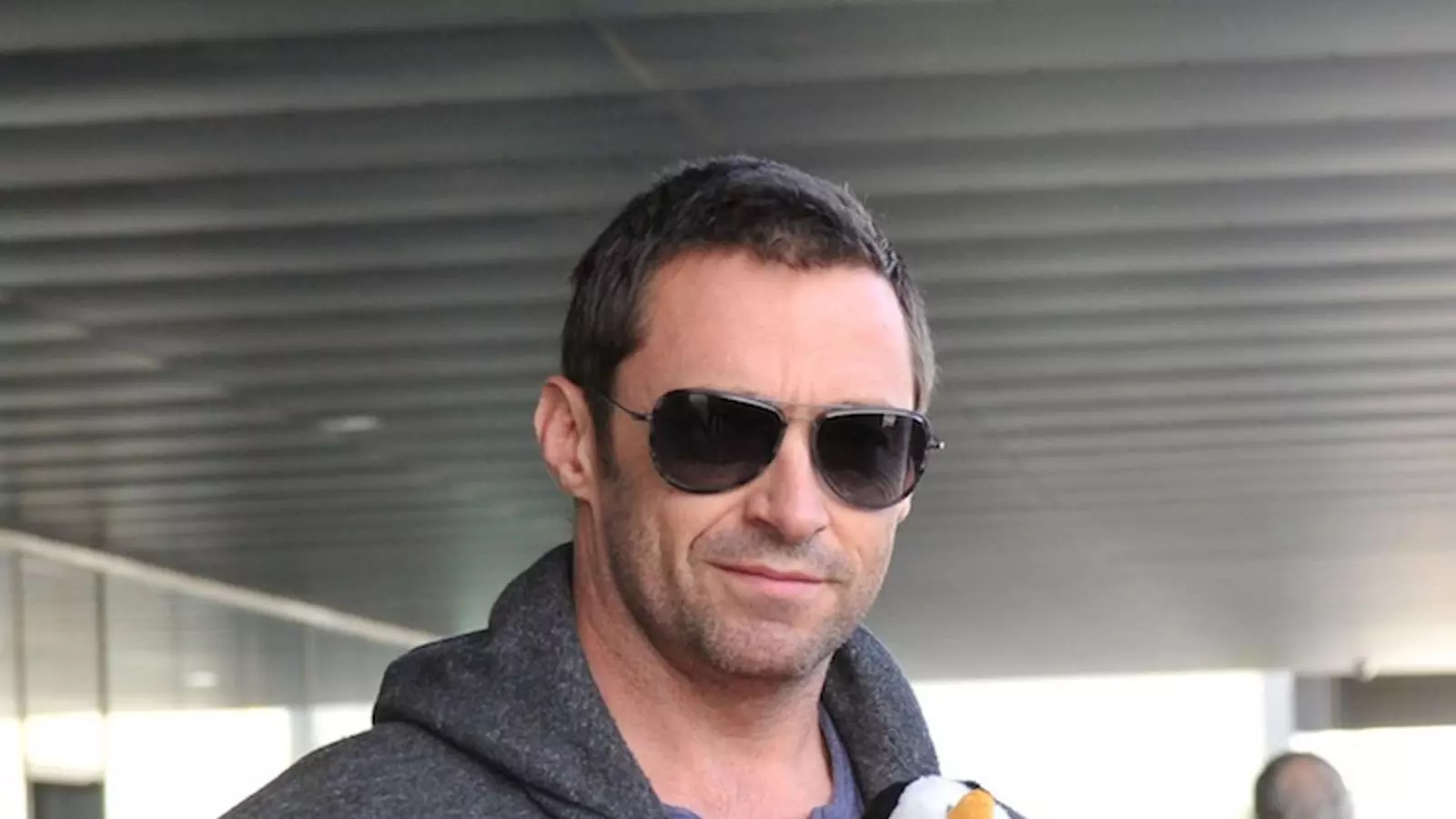 Hugh Jackman a Barcelona, amb la seva filla als braços