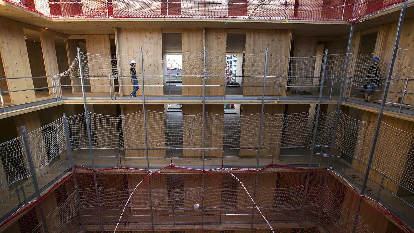 L’edifici de fusta més alt de l’Estat ja s’erigeix a Barcelona