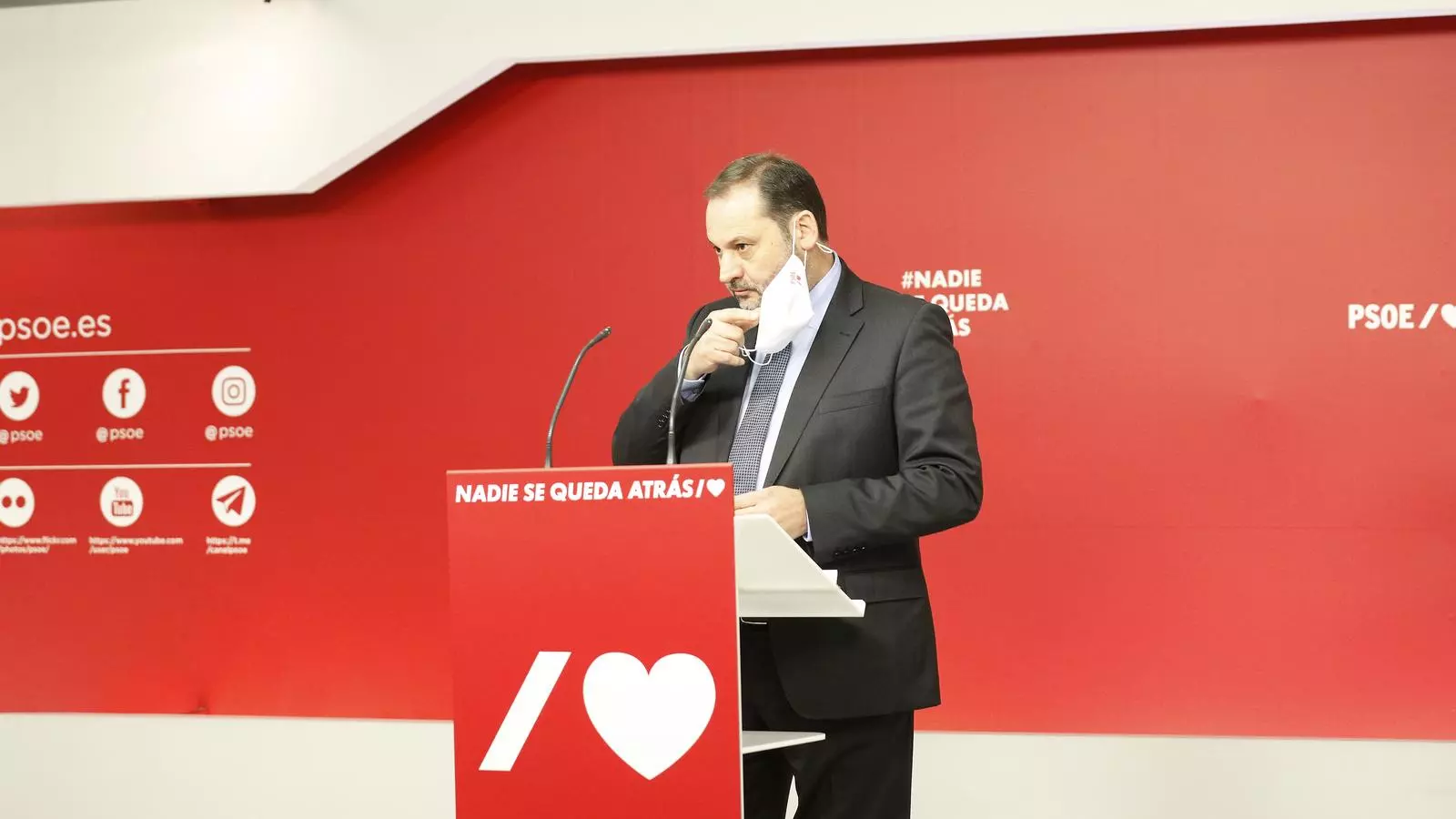 El secretari d'organització del PSOE, el ministre José Luis Ábalos, en roda de premsa des de Ferraz.