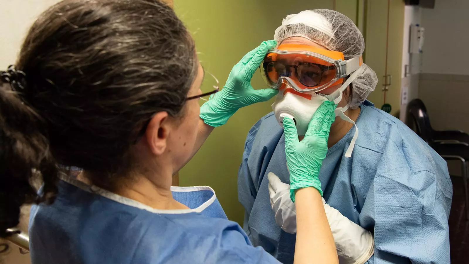 Els sanitaris alerten que no tenen suficients mascaretes per als propers dies