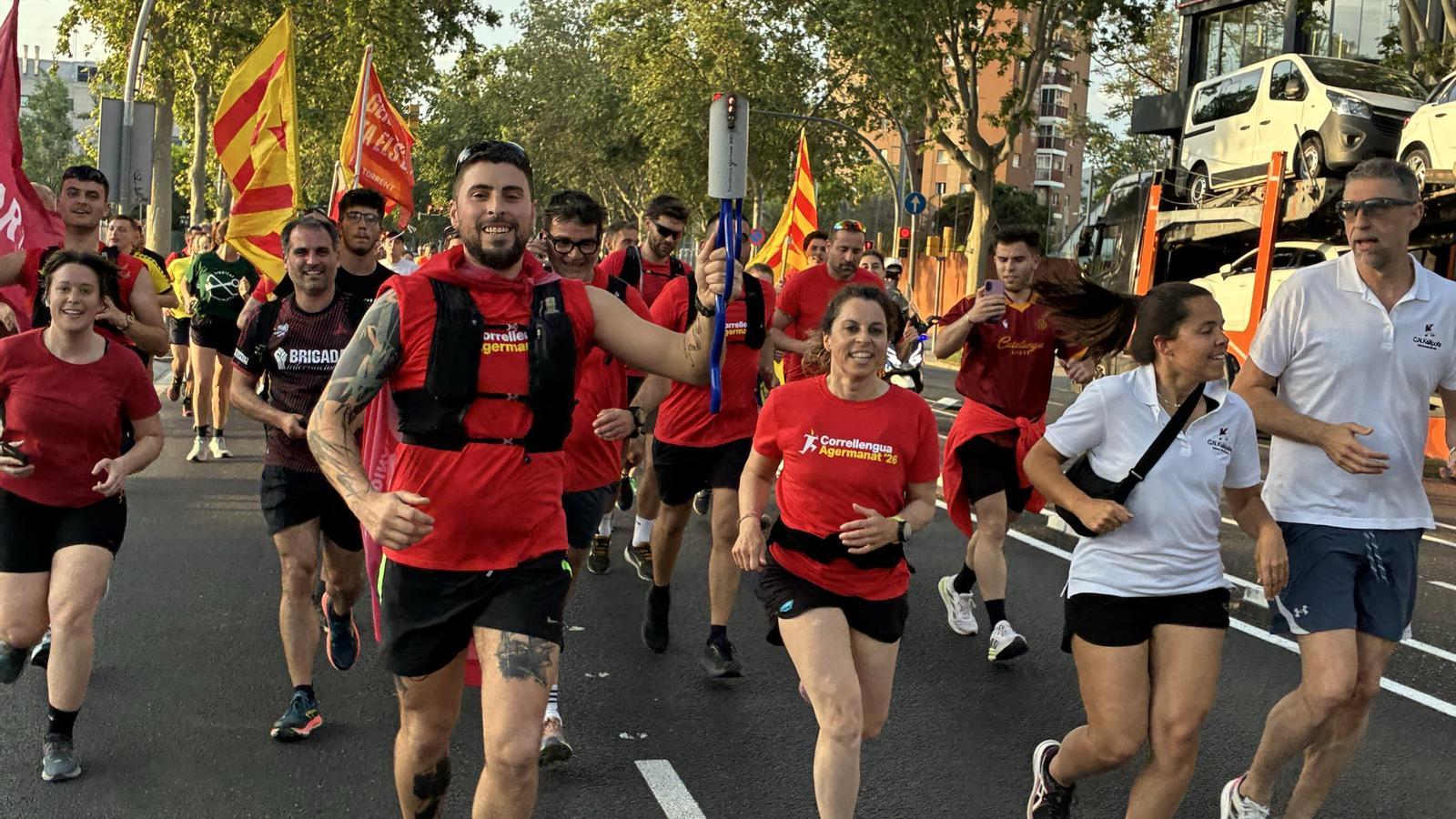 Imagen del Correllengua en su paso por Barcelona.