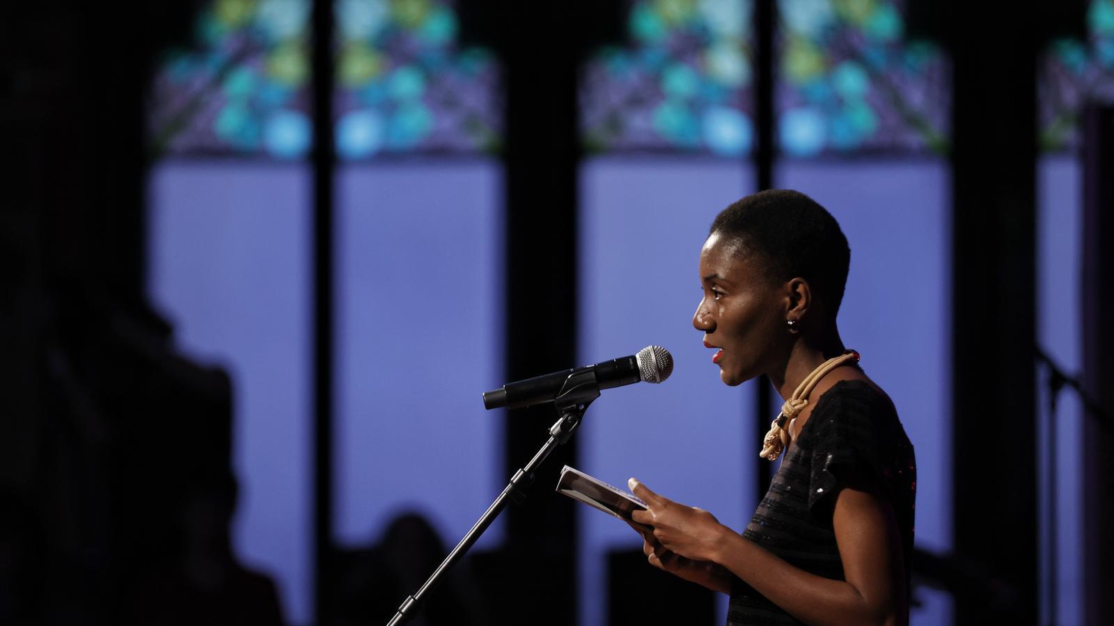 Hirondina Joshua durant el Festival Internacional de Poesia de Barcelona