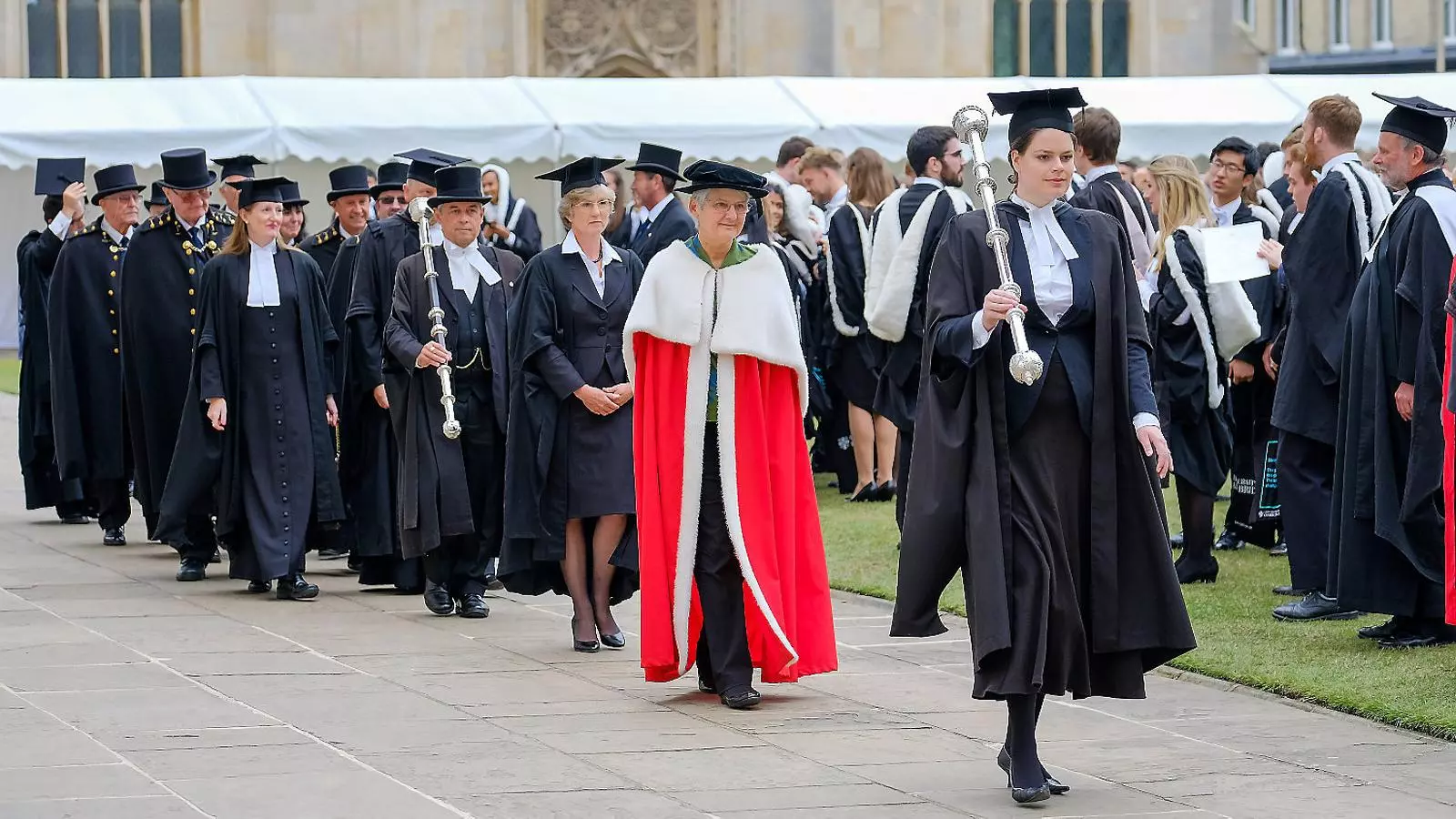 Cambridge i Oxford, acusades de racisme