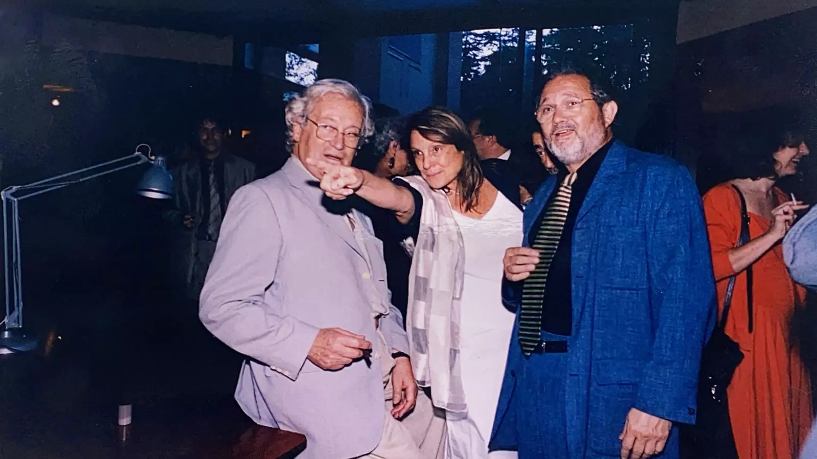 Oriol Bohigas, Beth Galí i Josep Antoni Acebillo a la festa del premi Tusquets de l'any 2000.