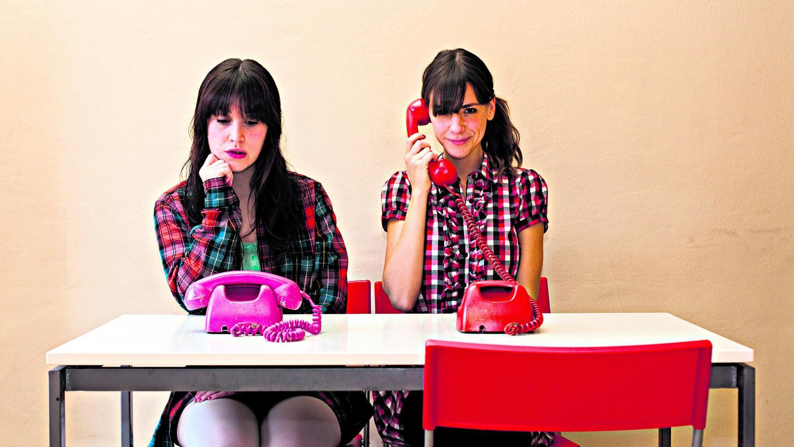 Lyona té una veu bonica, sobretot per telèfon.