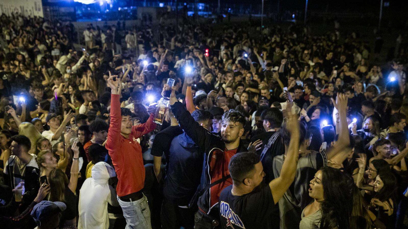 Macrobotelló a la platja del Bogatell dissabte passat per les festes de la Mercè