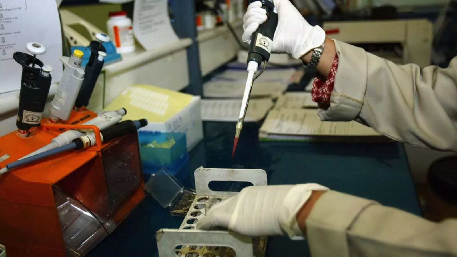 Un laboratori on investiguen el VIH.