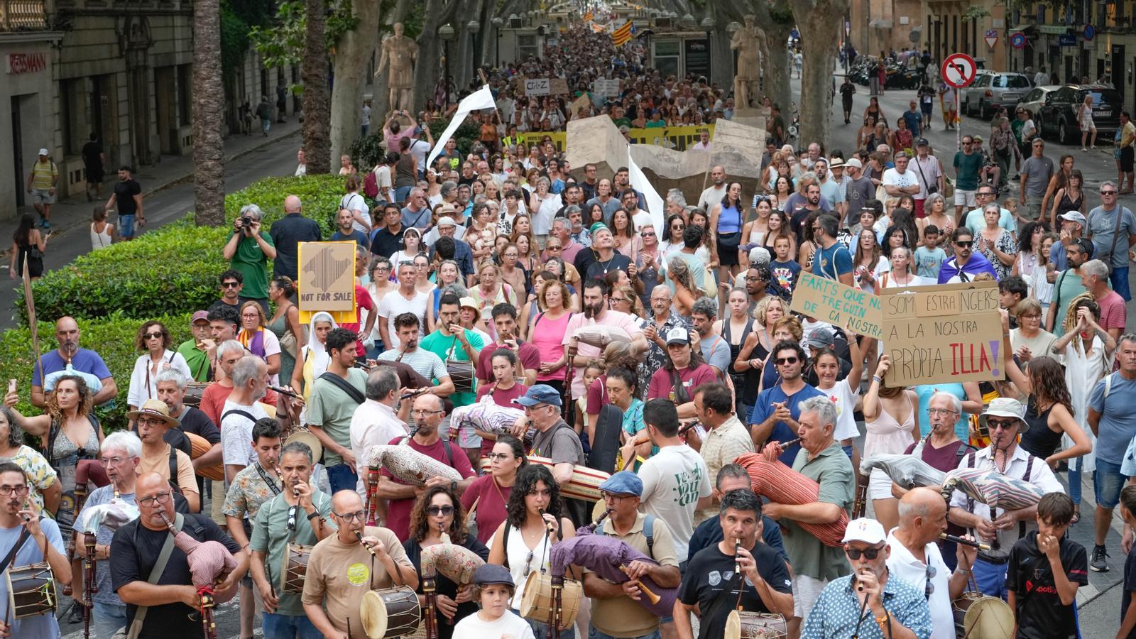 Demonstranten des 26. Juni, die die Rambla von Palma entlang marschieren.