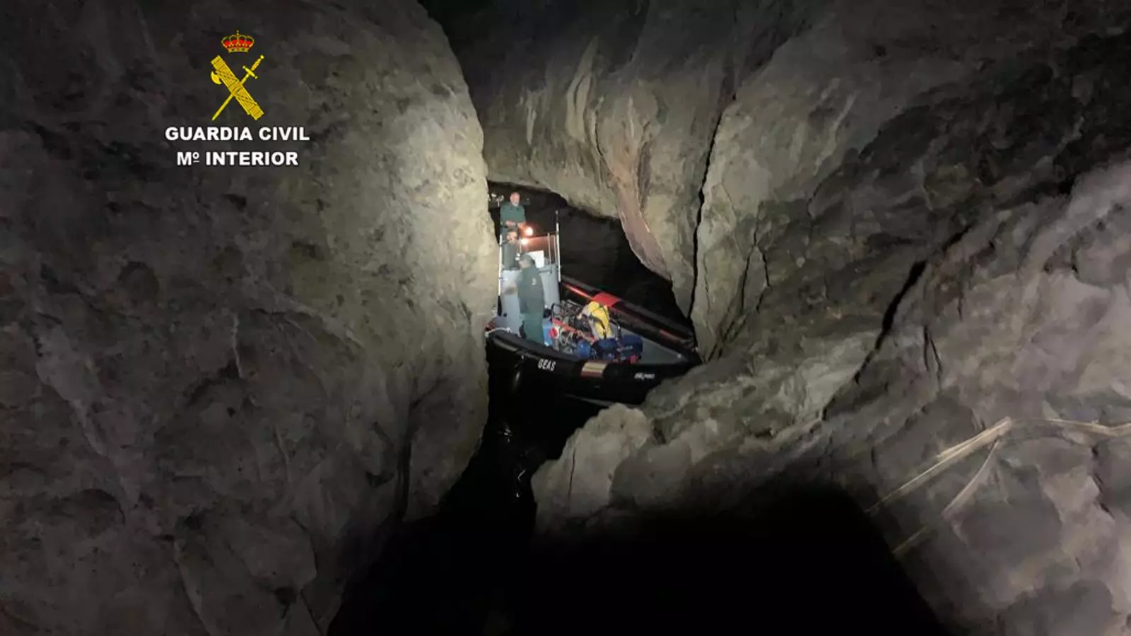Rescaten de nit a dos homes atrapats al final del torrent de Na Mora