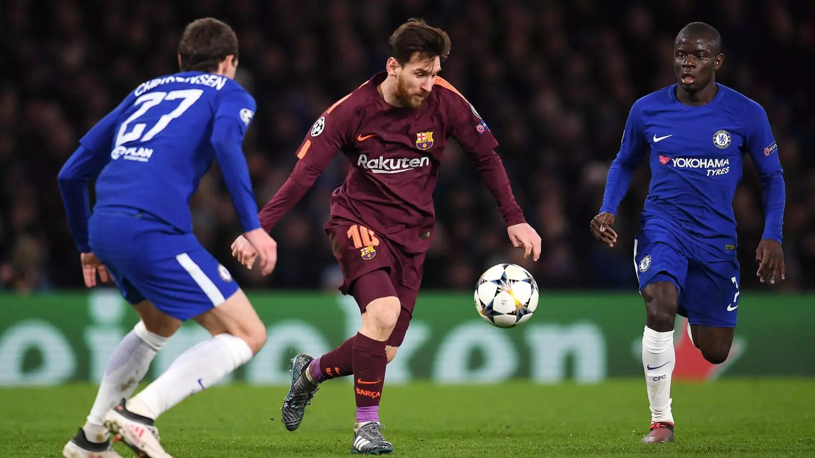 Leo Messi, davanter del Barça, conduint la pilota contra el Chelsea.