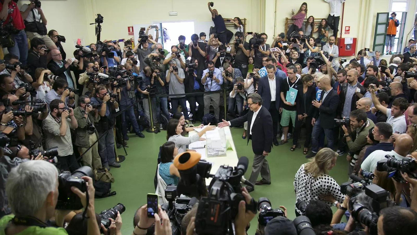 l'expresident de la Generalitat, Artur Mas, al cl·legi electoral, aquell matí del 27 de setembre