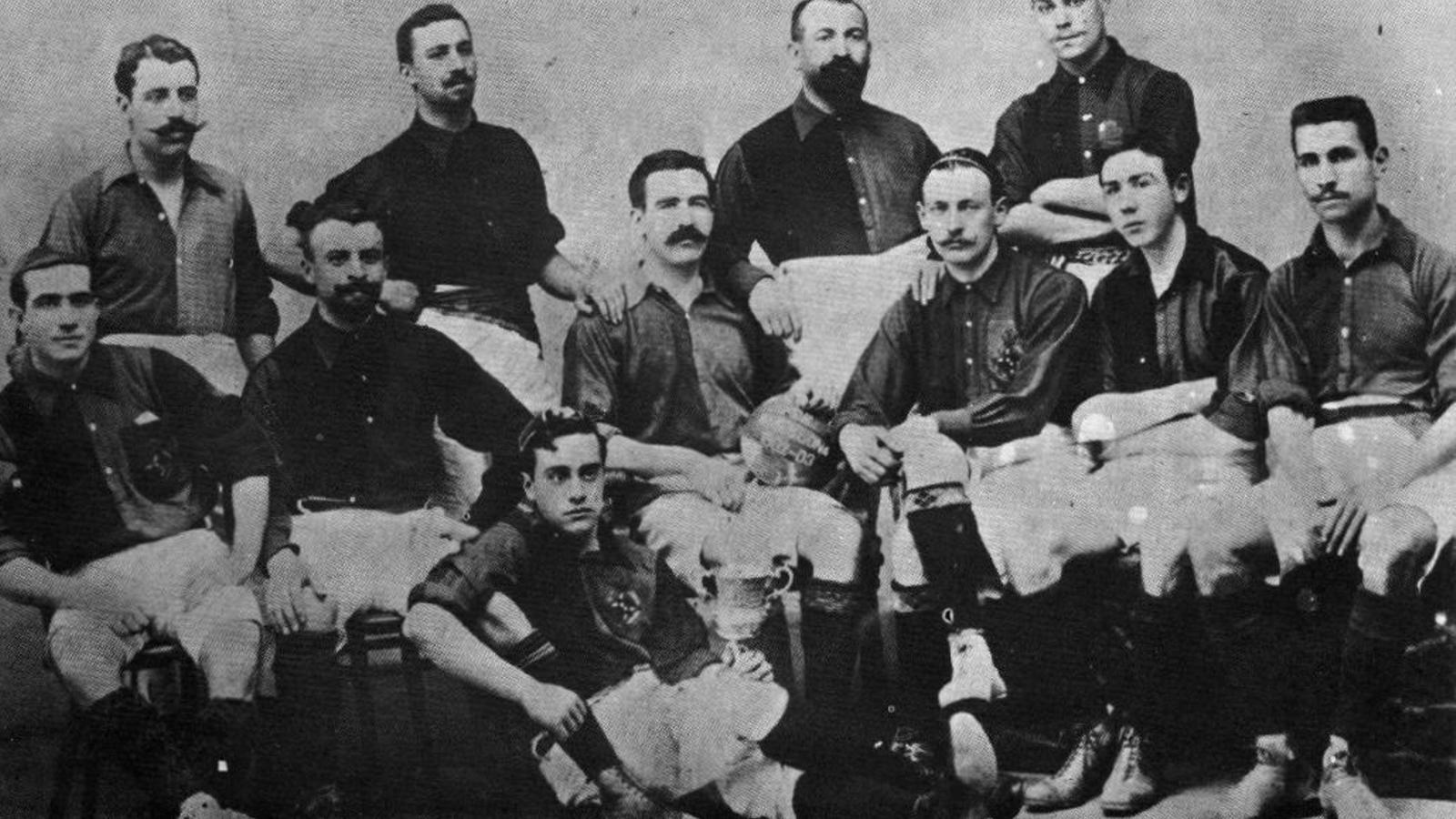 L'equip del Barça campió de Catalunya el 1903, plantilla on va jugar per primer cop un portuguès, Virgilio Da Costa