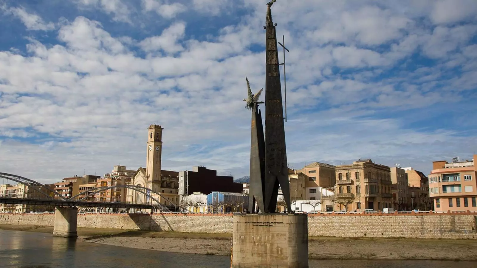 Símbols franquistes arrelats al territori Els pobles i els carrers de Franco