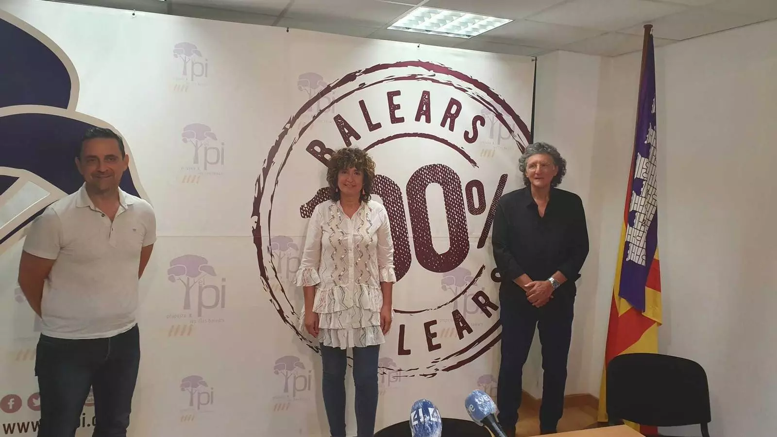 Xisca Mora i Miquel Munar durant la presentació del Congrés Extraordinari d'El Pi