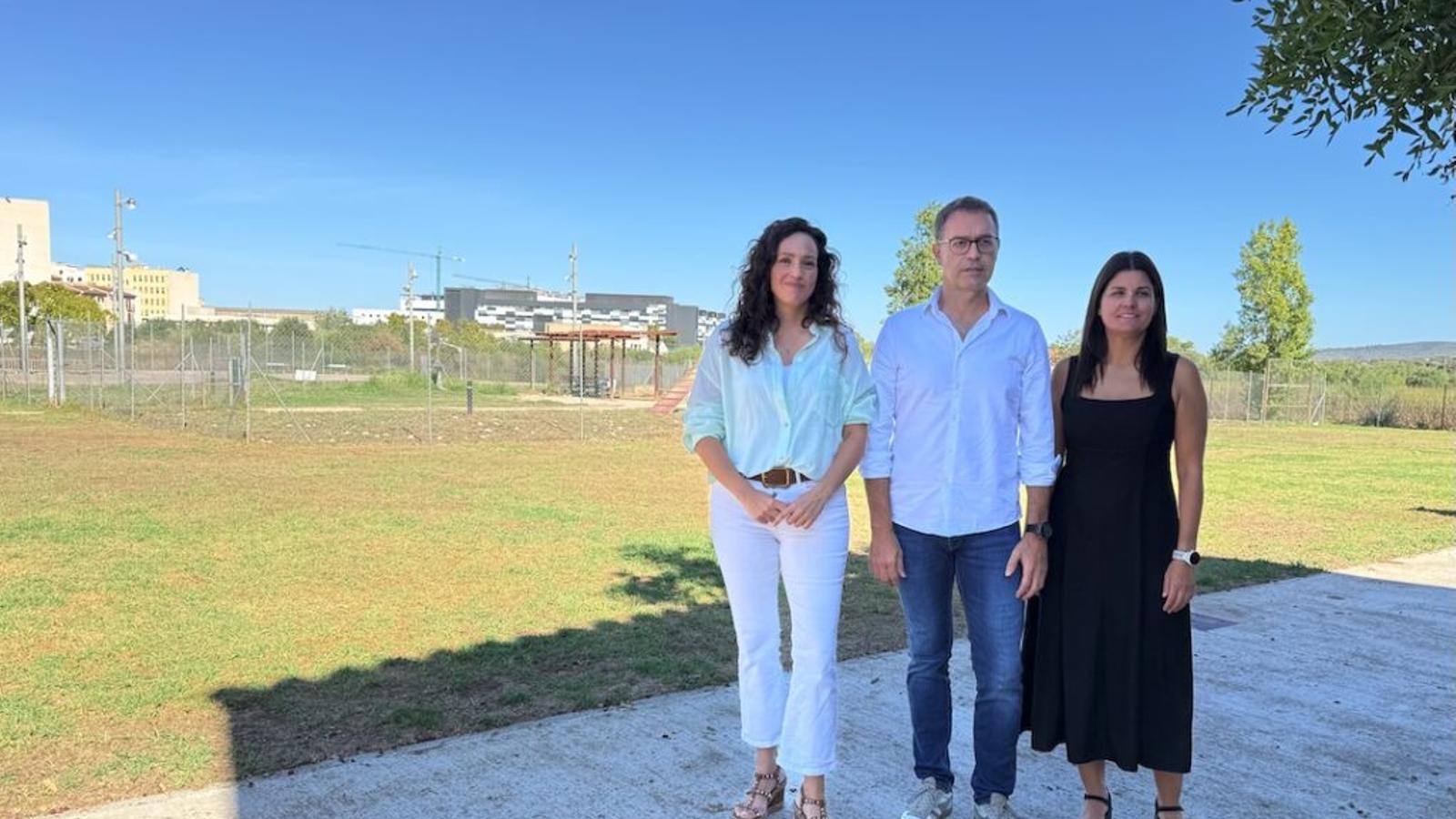 The mayor of Manacor, Miquel Oliver, the delegate of Urban Planning, Núria Hinojosa and the delegate of Health and Consumer Affairs, Paula Asegurado.