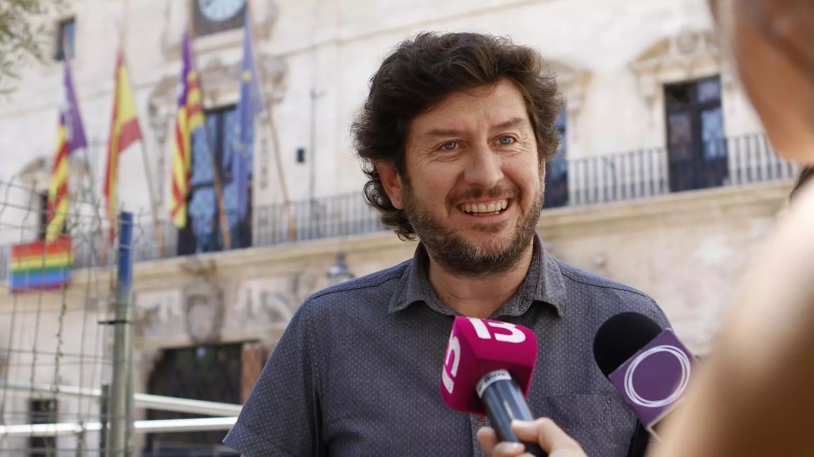 El secretari general de Podem, Alberto Jarabo, aquest dimecres, fent declaracions als mitjans.
