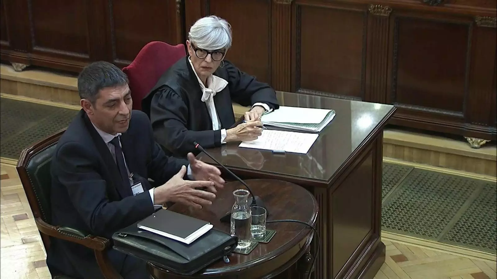Trapero declarant sota la mirada de la seva advocada, Olga Tubau.