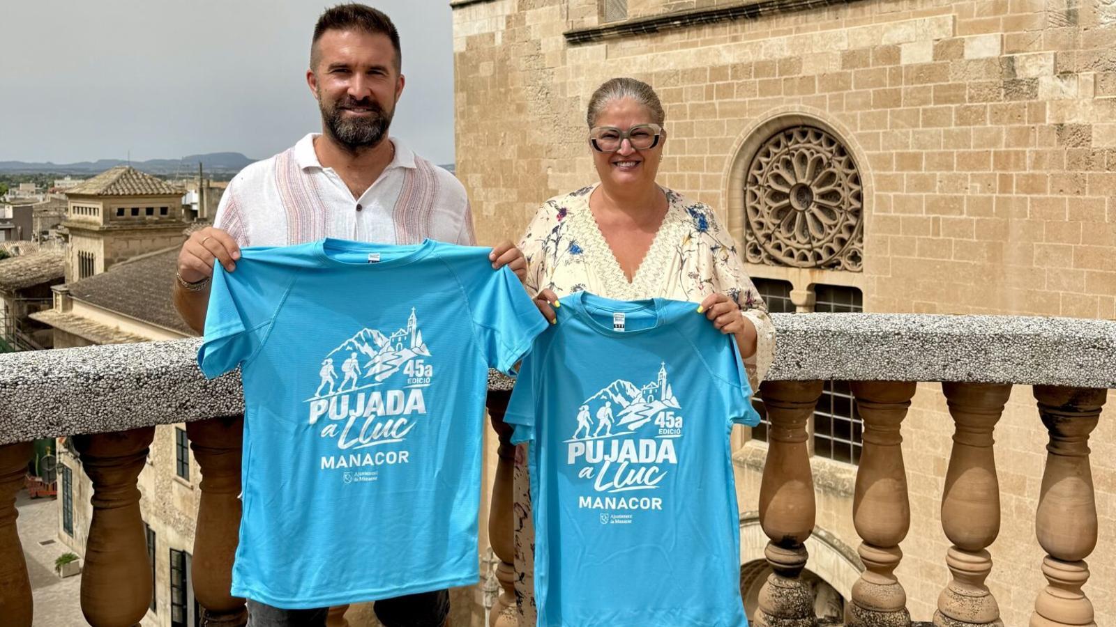 El delegat d’esports, Llorenç Mesquida i la delegada gent gran manacor Maria Antònia Truyols.