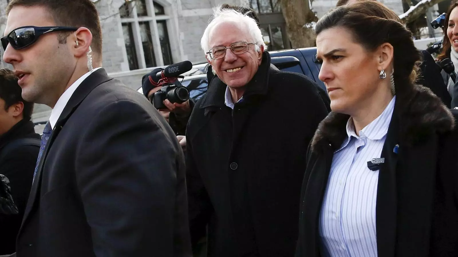 Un somrient Bernie Sanders, senador de Vermont, esperava ahir un triomf en les primàries de Nou Hampshire.