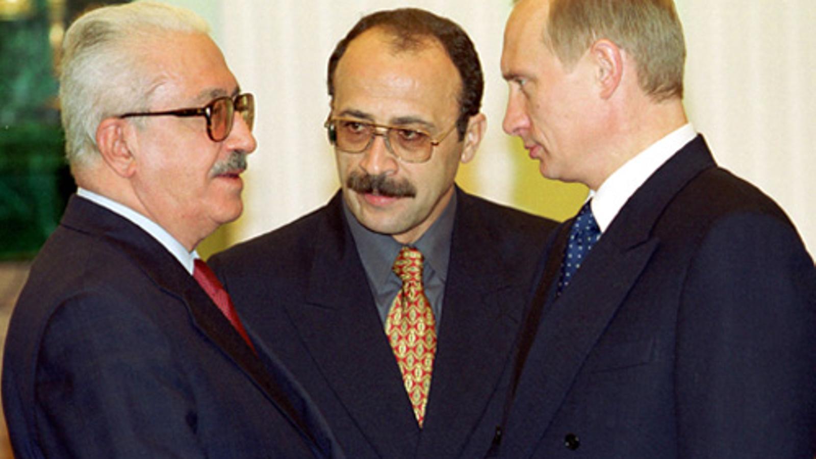 Aziz amb el president rus Vladimir Putin al juliol del 2000.