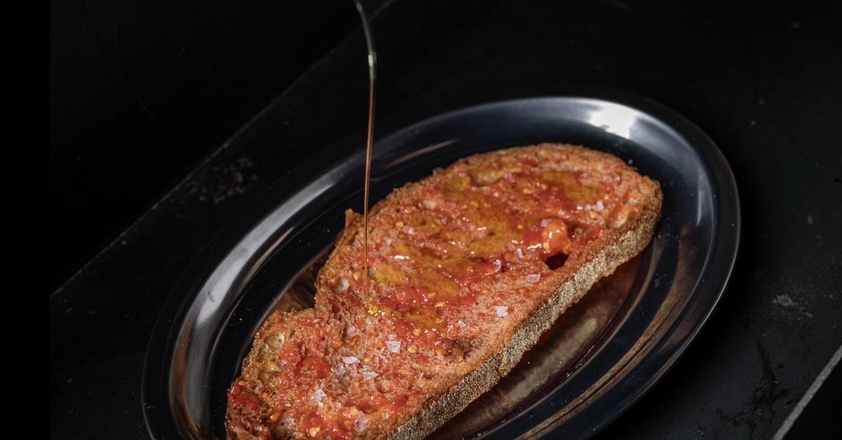 Radiografia del pa amb tomàquet: sacrilegis, detractors i l'origen d'aquest plat tradicional català