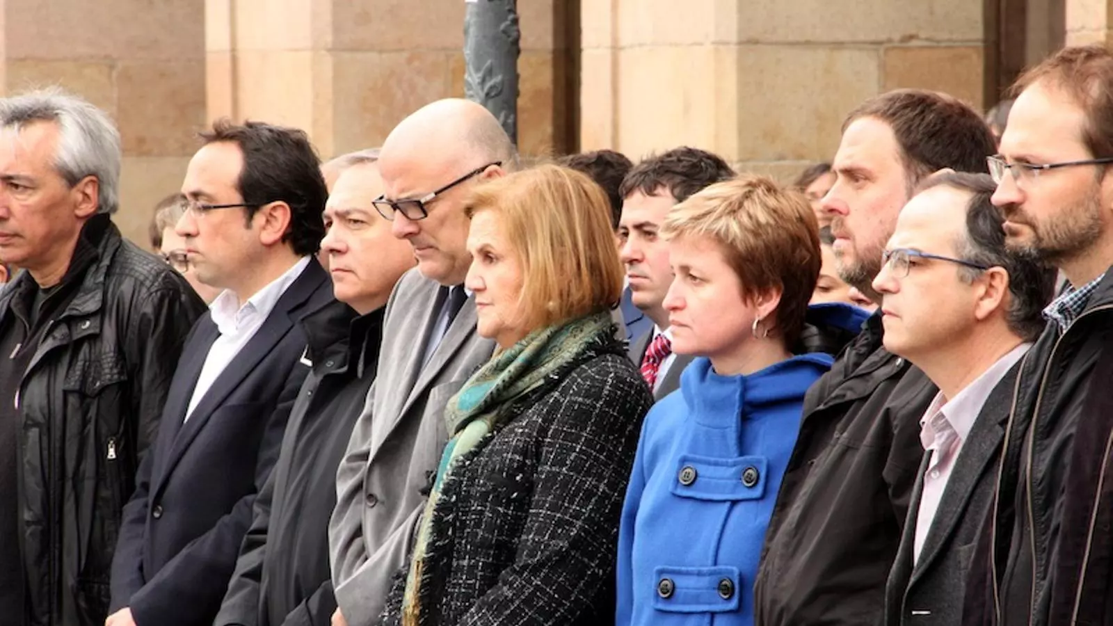Minut de silenci a les portes del Parlament / ACN