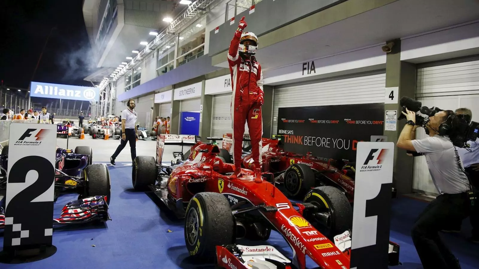 Sebastian Vettel celebra el triomf a Singapur / EDGAR SU / REUTERS
