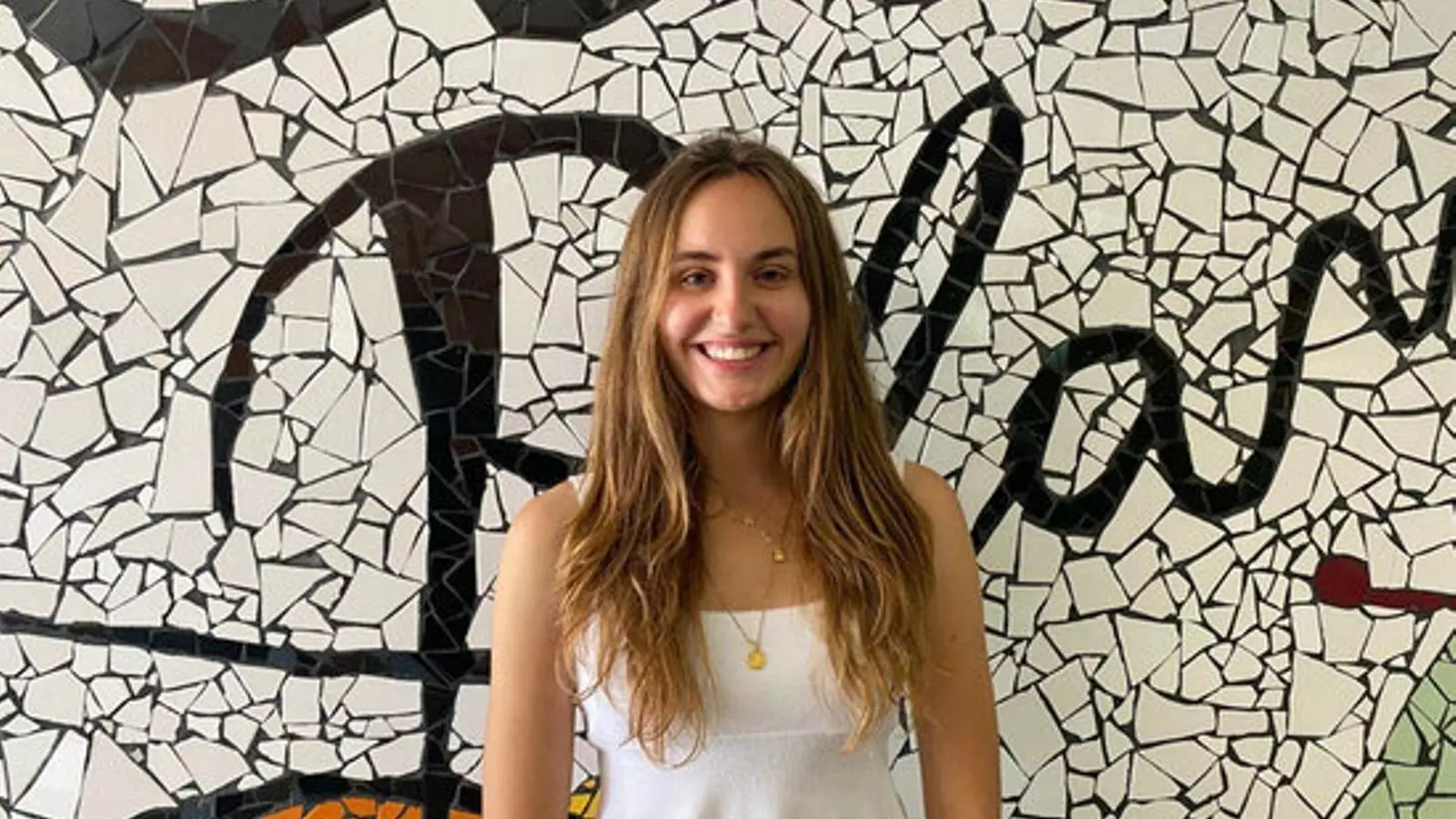 L'estudiant amb la millor nota de les PAU a les comarques lleidatanes, Teresa Velasco, al seu institut.