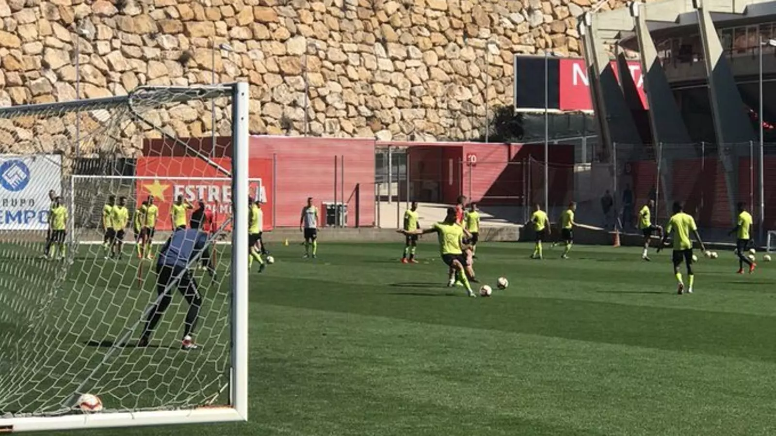 Els granes, durant l'última sessió d'entrenament per preparar el partit contra el Mallorca