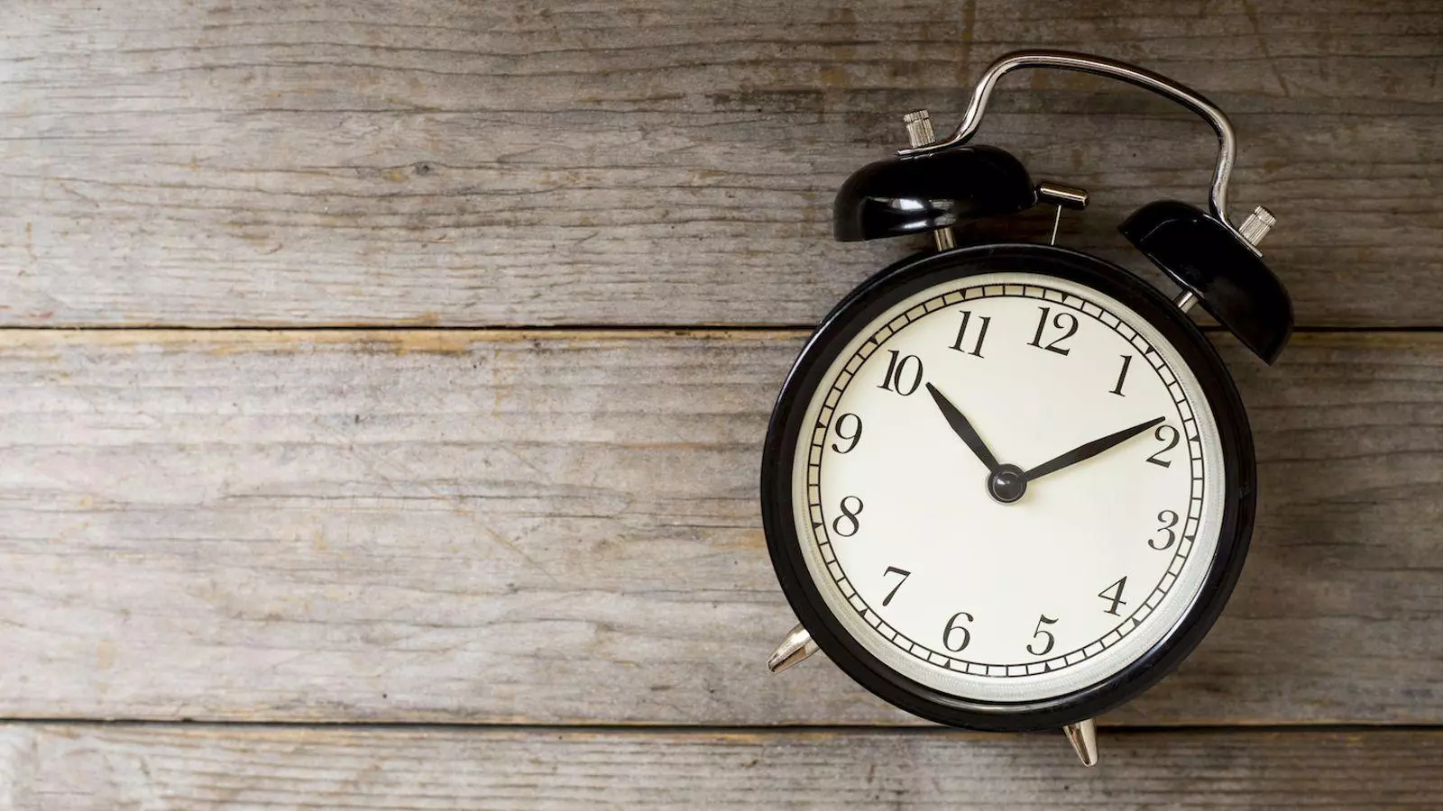 Un rellotge marcant l'hora