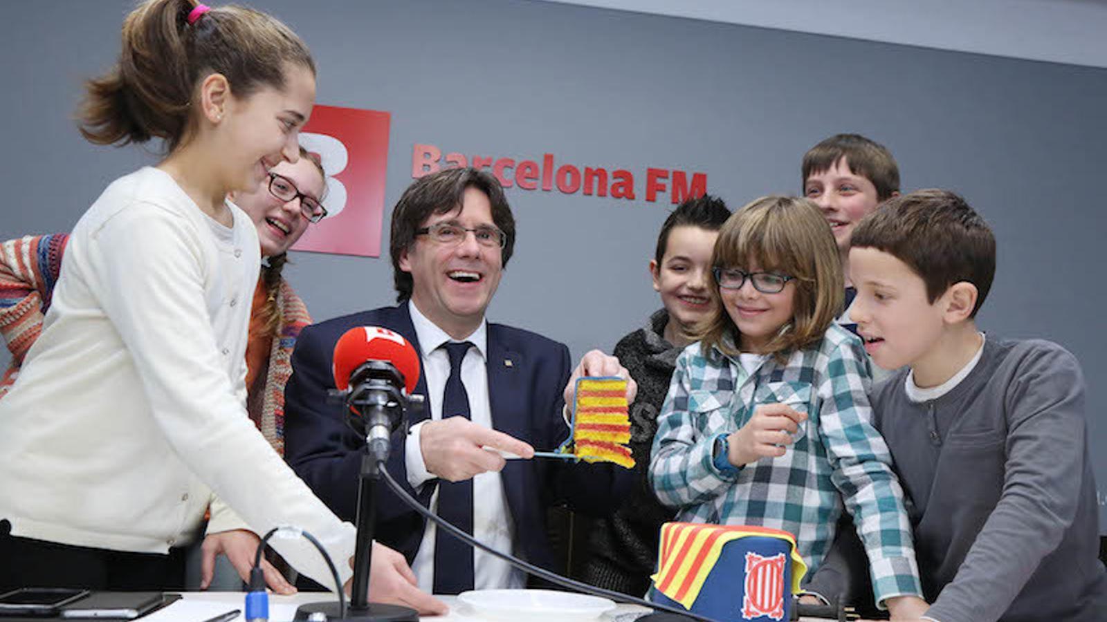 El president de la Generalitat, Carles Puigdemont, entrevistat per nens a BTV