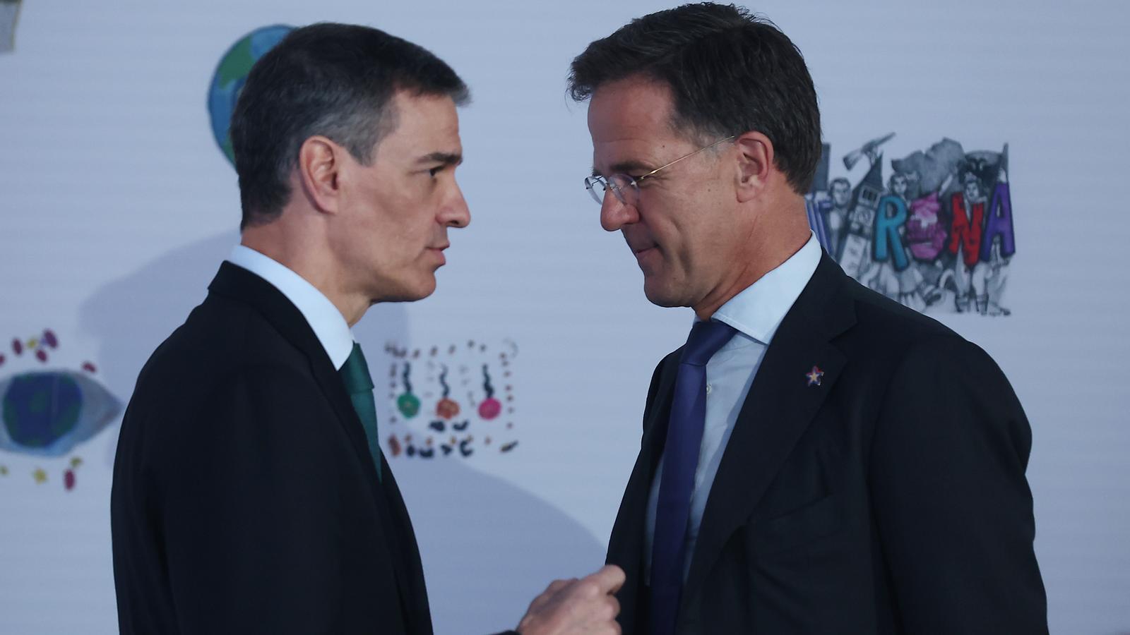 Pedro Sánchez speaks with NATO Secretary General Mark Rutte on May 16, 2025, in Tirana, Albania.