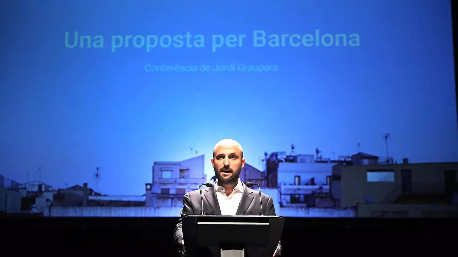 El filòsof Jordi Graupera ahir al Teatre Victòria.